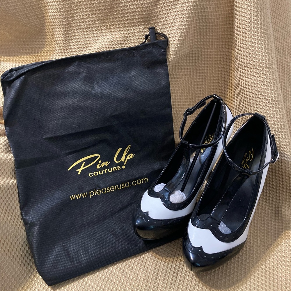 Chic Black and White Heels with Streamlined Silhouette